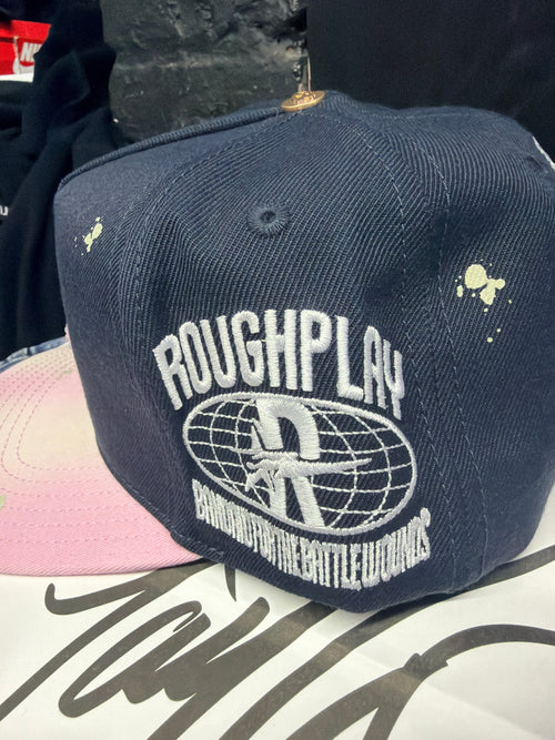 GORRA ROUGH PLAY AZUL PICO ROSA