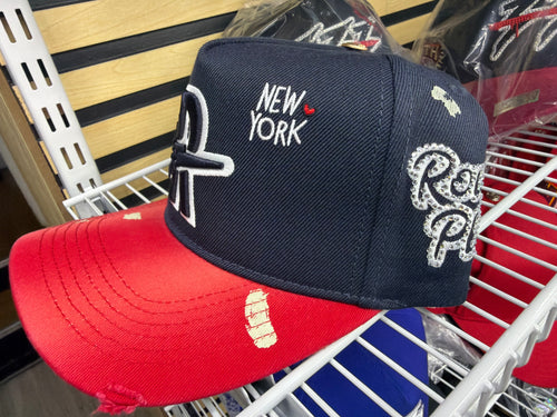 GORRA ROUGH PLAY AZUL CON PICO ROJO